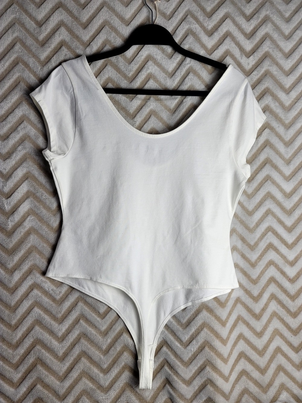 Universal Thread White Scoop Neck Short Sleeve Bodysuit - Picture 4 of 5
